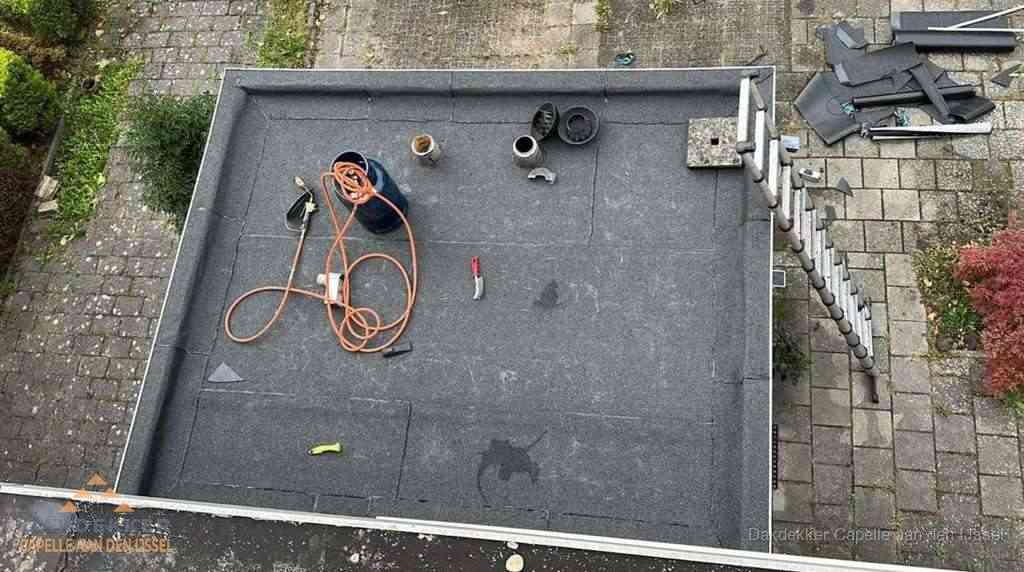Plat dak met nieuwe bitumen bedekking in Capelle aan den IJssel